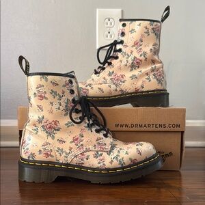 Dr. Martens Pink Rose 1460